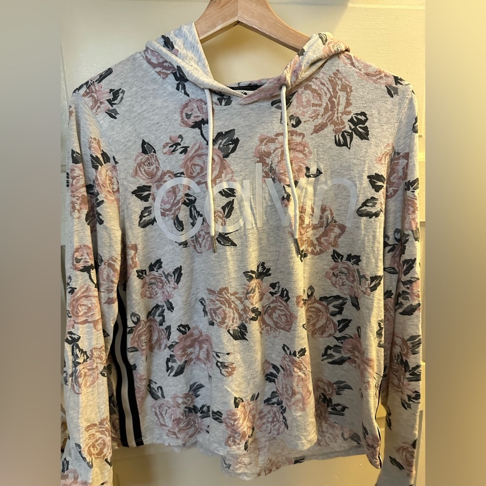Calvin Klein pullover - size small